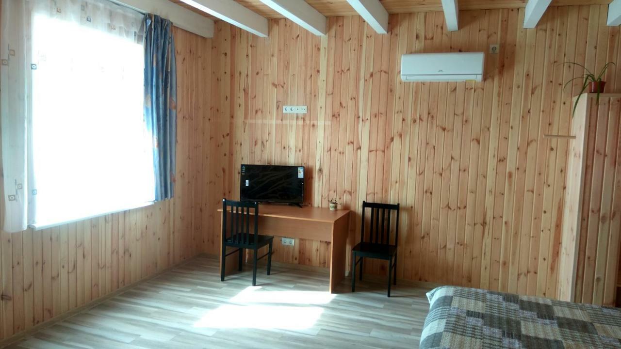 Hotel Eco House à TTchornomorsk Extérieur photo