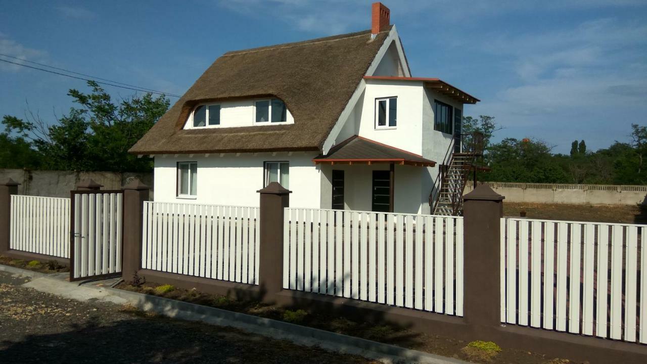 Hotel Eco House à TTchornomorsk Extérieur photo